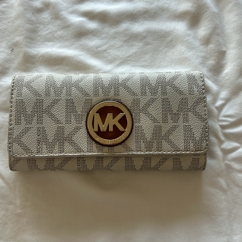 Michael Kors Fulton Carryall Wallet